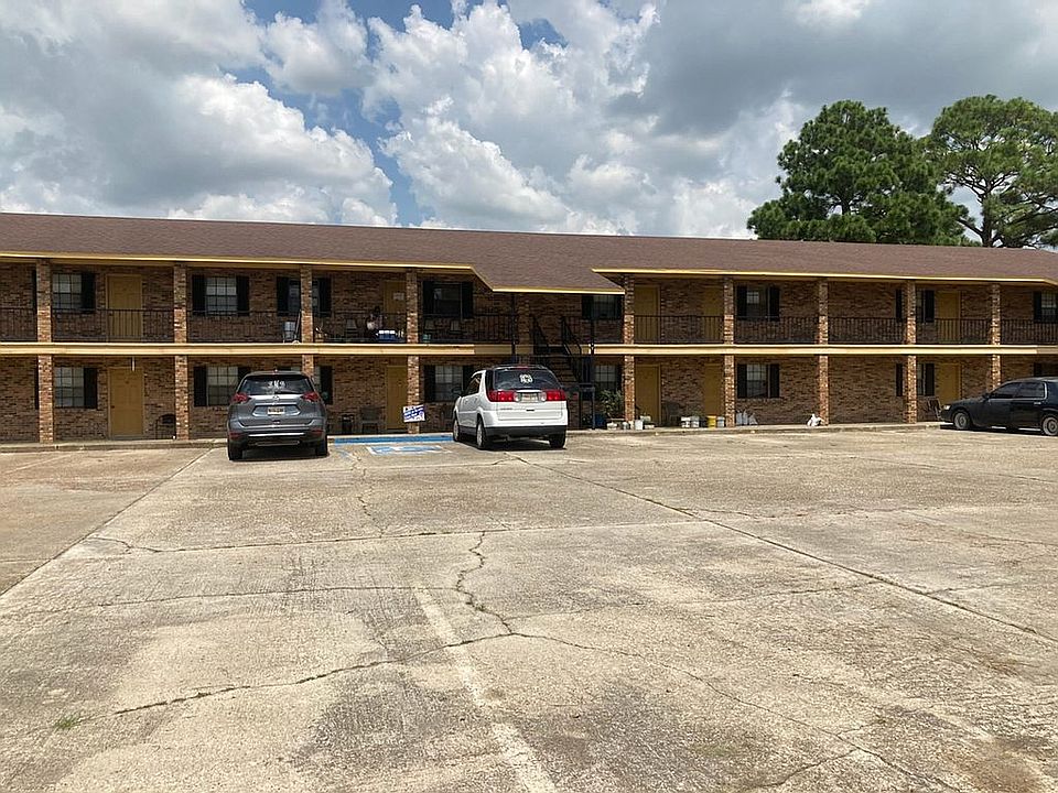 1st image of 1716 W Veterans Memorial Dr