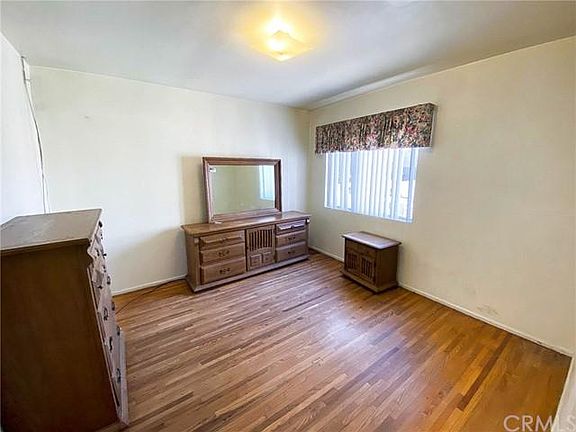 5th image of 714 E 136th St