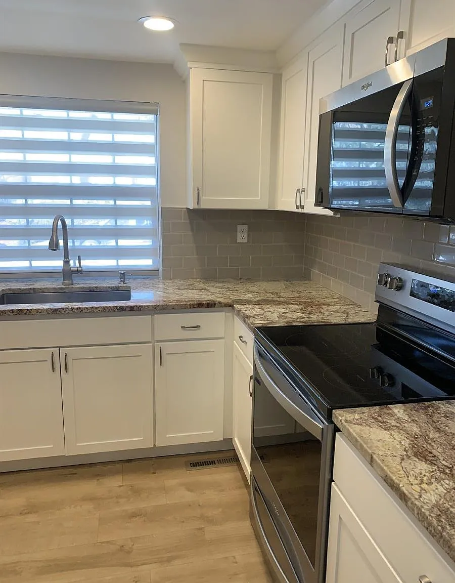 2 bed, 1.5 bath, 1352 sqft, $2,295 — Photo 2