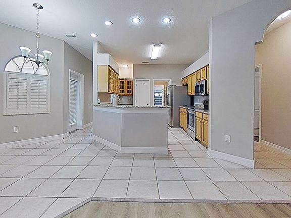 5th image of 2252 Colony Club Dr