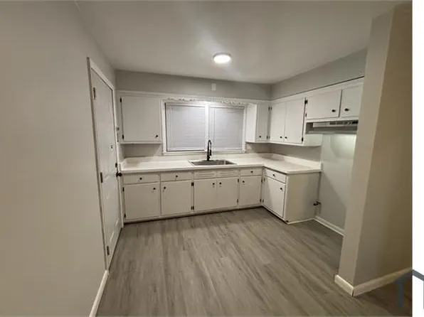 8121 W Congress St #2, Milwaukee, WI 53218