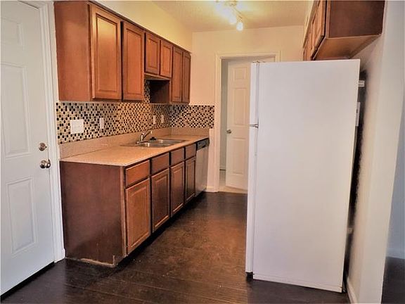2nd image of 2921 Nelson Dr