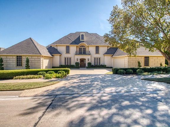 3rd image of 3010 Lake Creek Dr