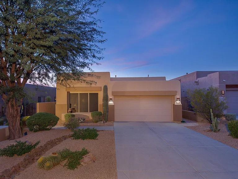 9562 E Chuckwagon Ln — Photo 1