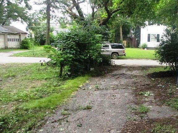 4th image of 1820 Milford Ave