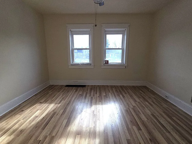830 Media St — Photo 5