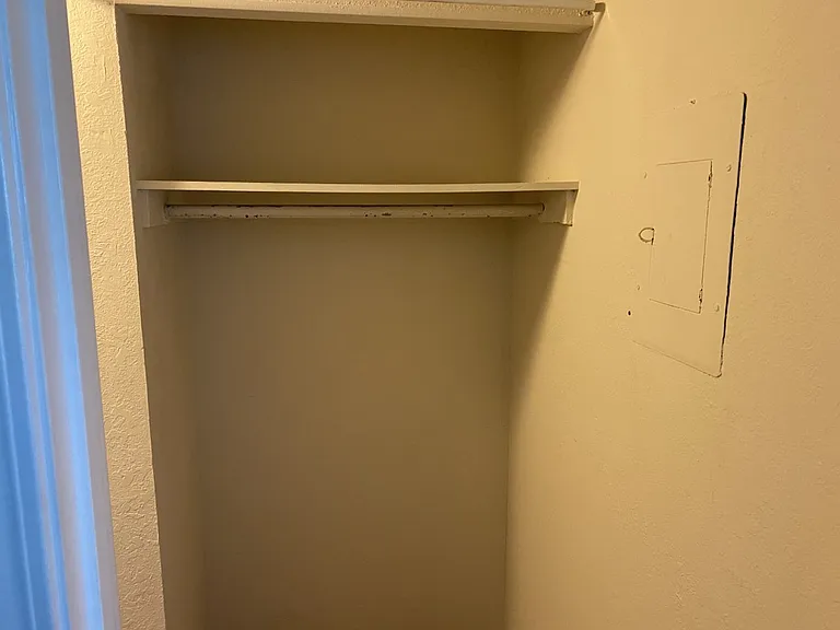 Adorable 1 Bedroom, 1 Bath Unit — Photo 10