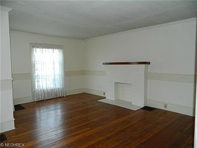 4th image of 132 Vine St