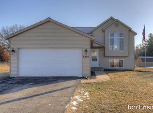 6205 Autumn Ridge Dr, Greenville, MI 48838