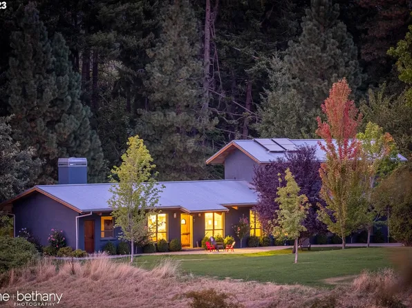 4460 Riverside Dr, Hood River, OR 97031