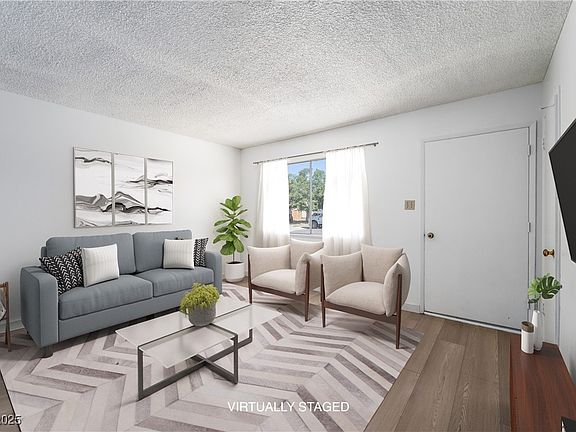 3rd image of 6121 Iris Cir