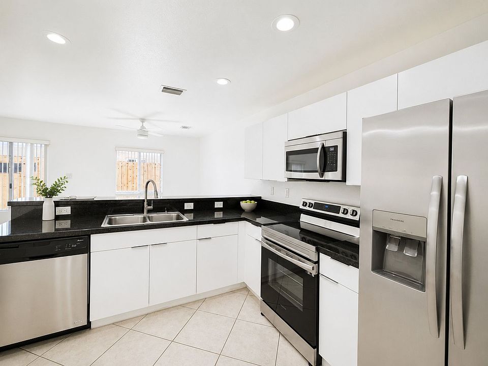 1st image of 322-324 NE 3rd St #324-D