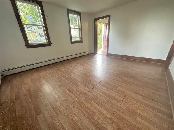 14 Broad St, Somersworth, NH 03878