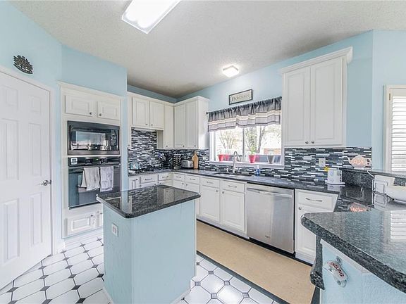 4th image of 1124 Brevito Dr