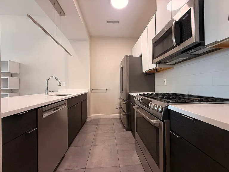1022 Hancock St #304 — Photo 3