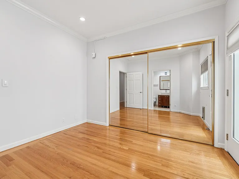 1921 Jefferson St #207 — Photo 7