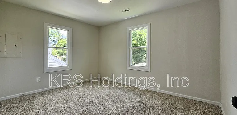 308 Saint James Ave #B — Photo 20