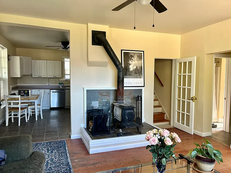332 Howard St — Photo 11