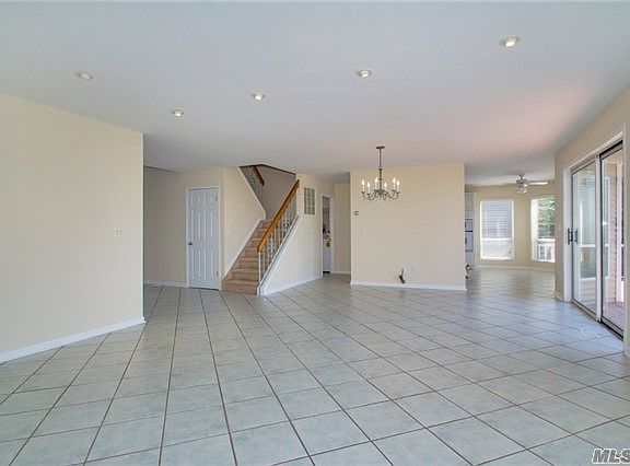 3rd image of 29 Spinnaker Ct