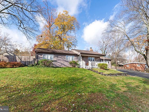 3rd image of 3409 Little Hunting Creek Dr
