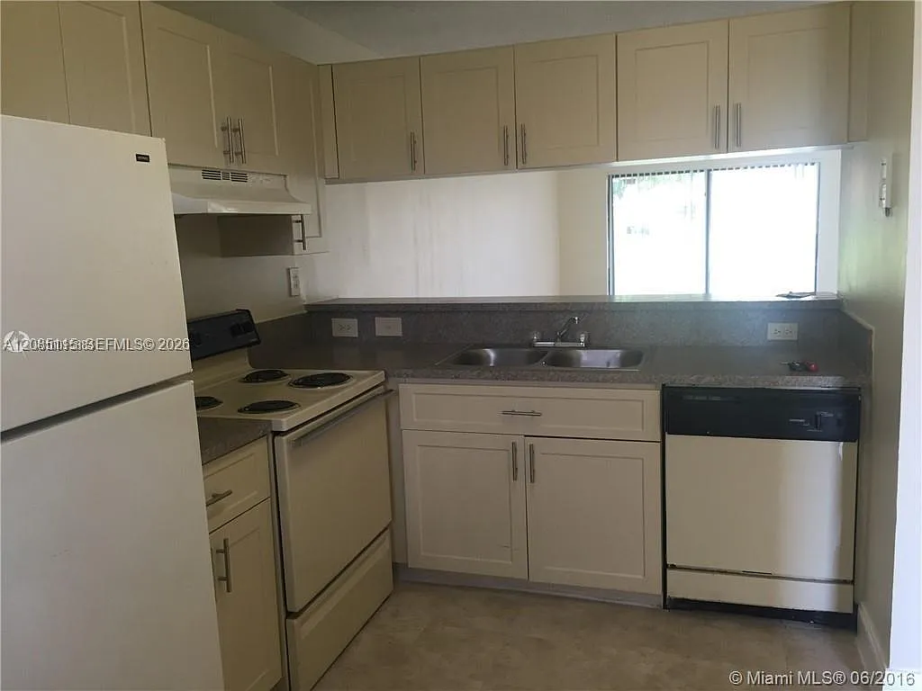 2 bed, 986 sqft, $2,000 — Photo 4