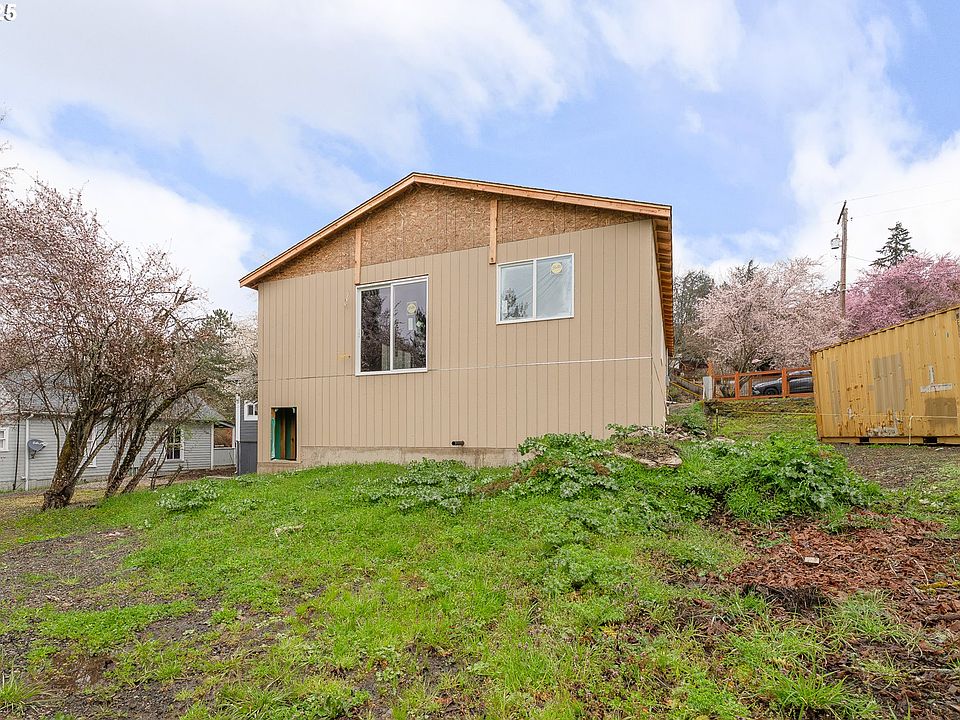 1st image of 248 SE Pitzer St