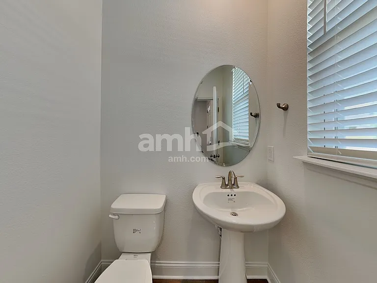 16393 Aubergine Aly — Photo 7