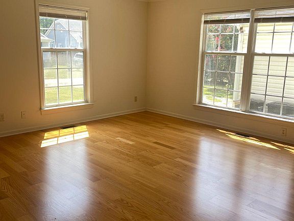3rd image of 245 7th St