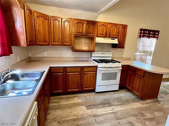 2nd image of 215 Poplar Ln