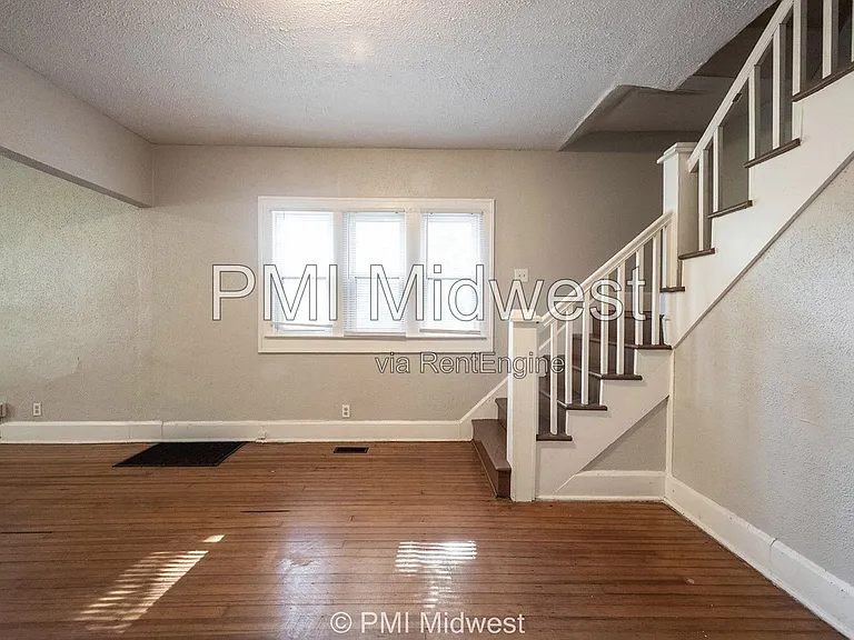 411 W 40th St — Photo 7