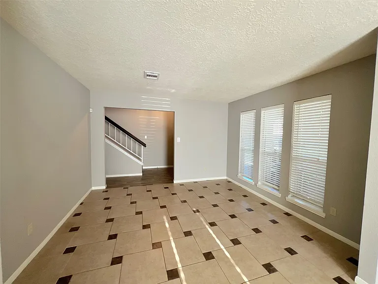 9510 Strawgrass Dr — Photo 7