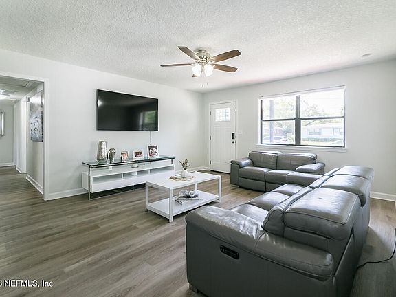 4th image of 6221 ASHWOOD Lane
