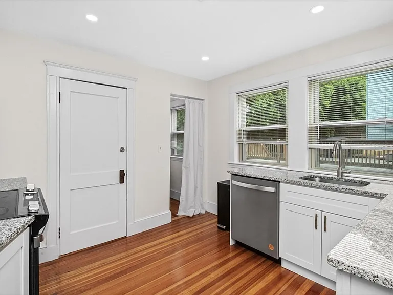 44 Hillsdale St #1 — Photo 9