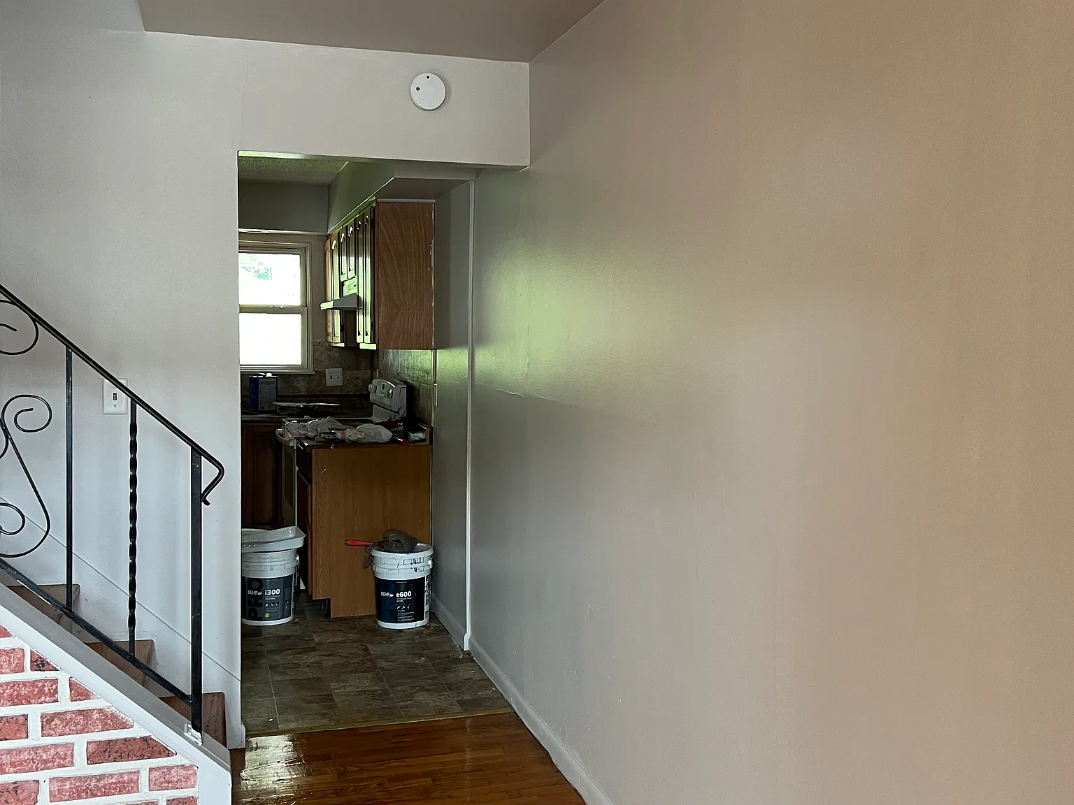 3 bed, 1.5 bath, 1220 sqft, $2,000 — Photo 2