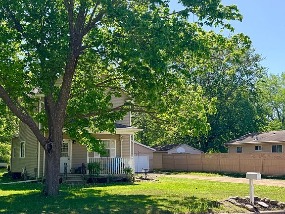 2nd image of 831 S 4th Ave