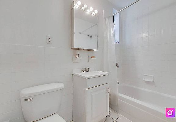 5th image of 309 E 85th St #2C