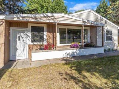 205 Southlawn Dr, Auburn, MI, 48611