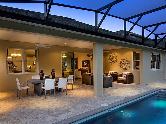 Pool - Outdoor Seating
