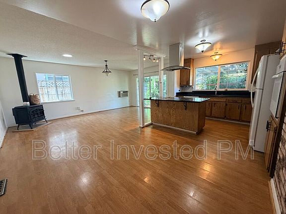 3rd image of 1713 Mariposa Dr