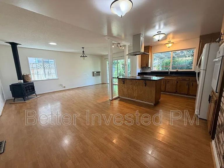 1713 Mariposa Dr — Photo 3