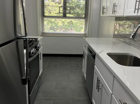 192-16d 71st Crescent image 1 of 4