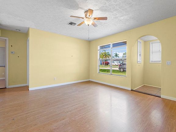 3rd image of 6028 SE Avalon Dr #1