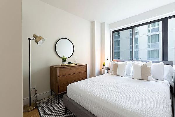 1st image of 230 E 44th St APT 8C