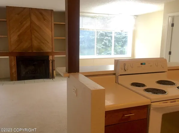 102 Sweetgale Ct #102, Anchorage, AK 99518