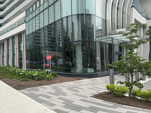 15 Holmes Ave #407, Toronto, ON M2N 4L8