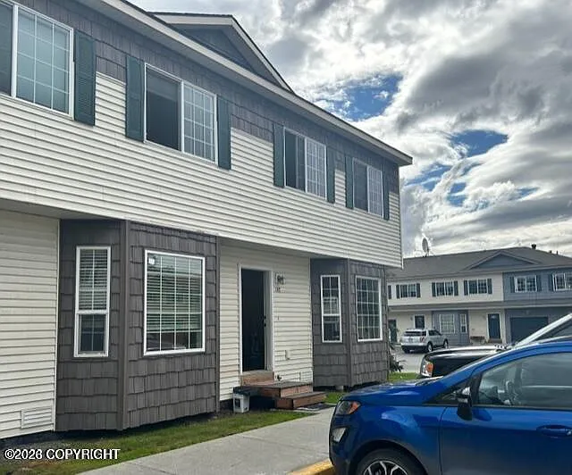 3 bed, 1.5 bath, 1300 sqft, $2,000 — Photo 2
