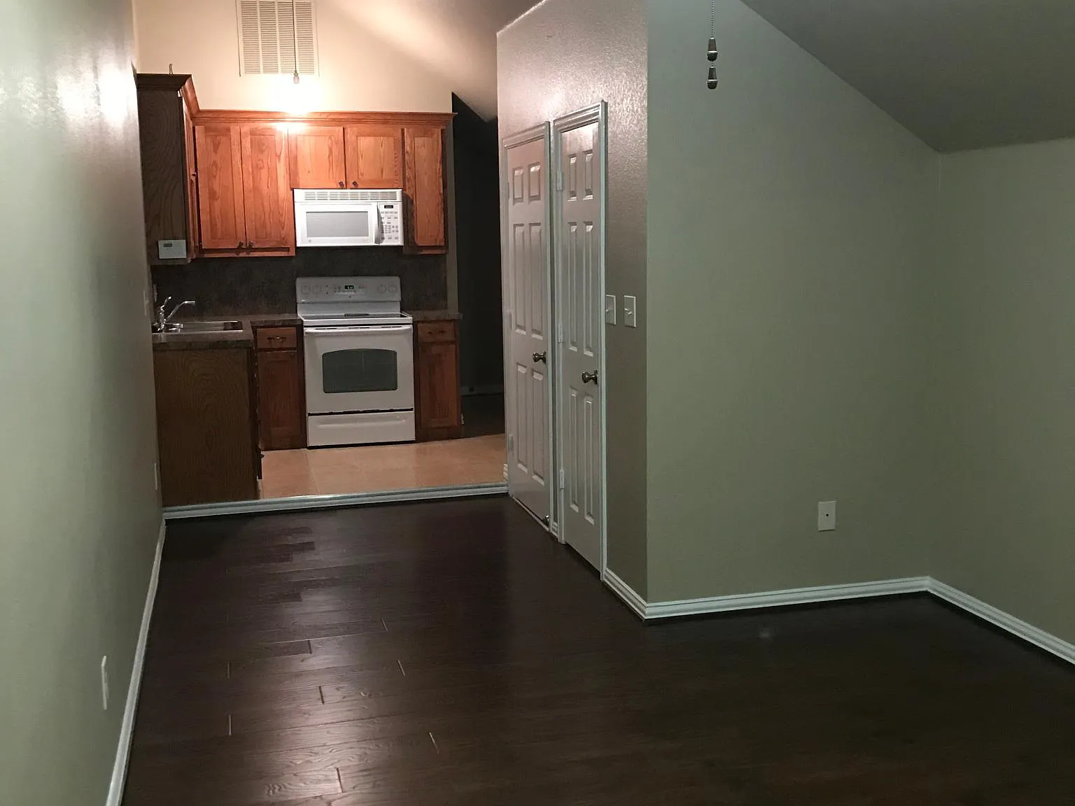 Studio, 500 sqft, $1,075 — Photo 2