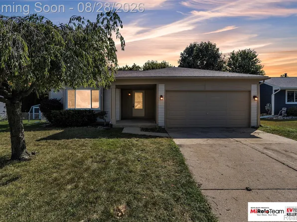 352 Winchester St, South Lyon, MI 48178