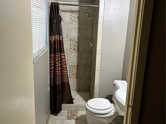 5th image of 4568 College View Dr