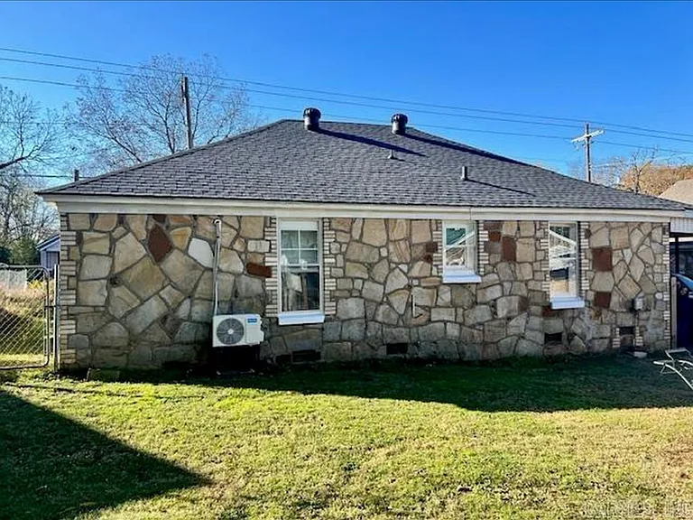 608 N Main St — Photo 3